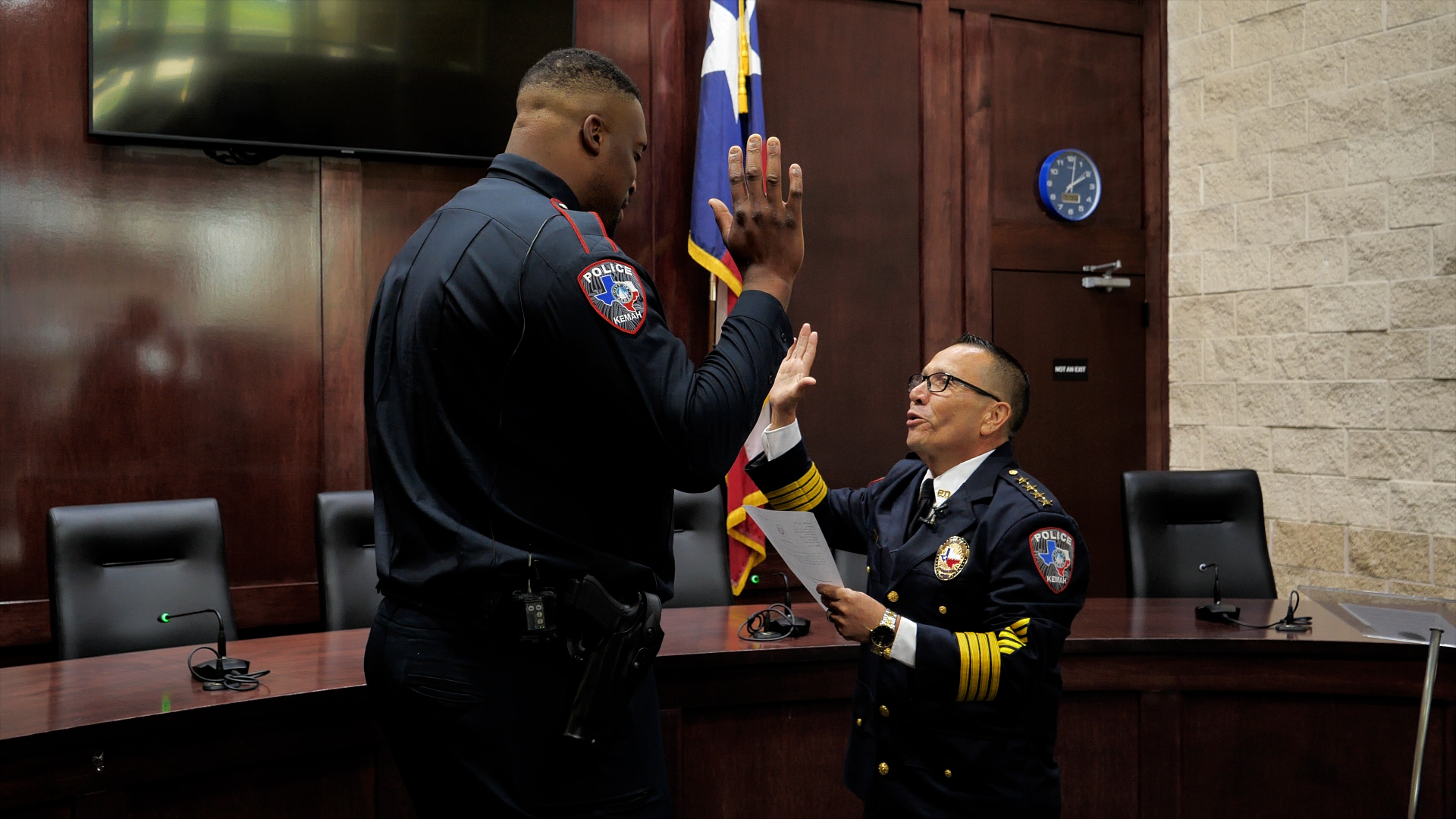 7'3" police officer joins Kemah PD