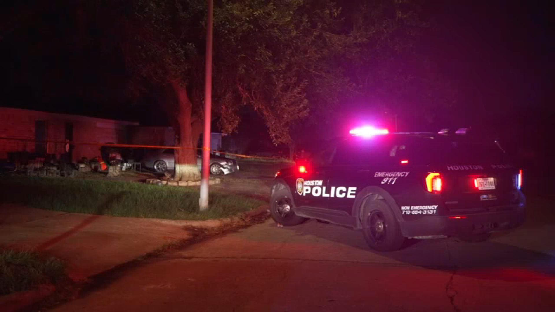 Man, woman found shot to death inside home in Houston's south side, suspect at large, HPD says