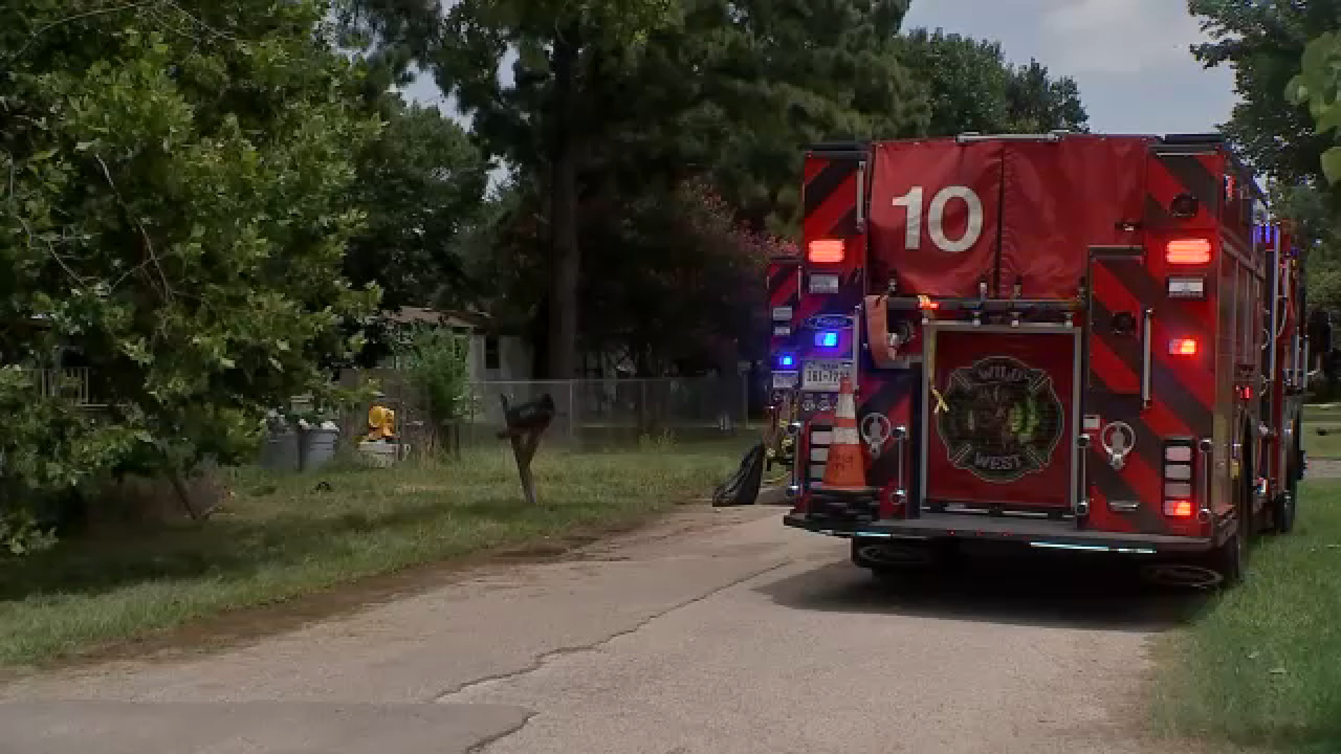 1 dead, 2 hospitalized after house fire in northwest Harris County, fire marshal's office says